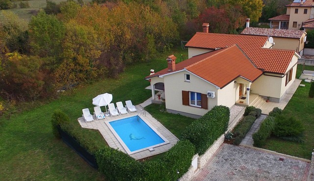 Villa Zina with pool, family-friendly and quiet location