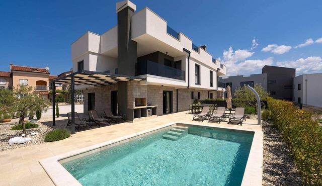 Villa Zora with swimming pool, Vabriga