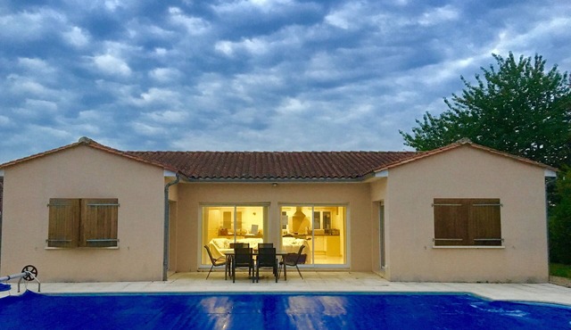 Village location, private pool close to Aubetterre sur Dronne