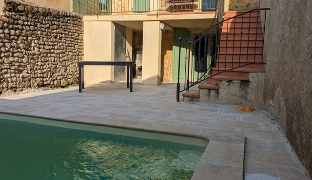 Village house with pool in the heart of Vaucluse