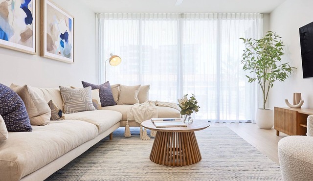 Village 305 - Palm Beach Luxury - 3 Night Stays - Linen Provided!