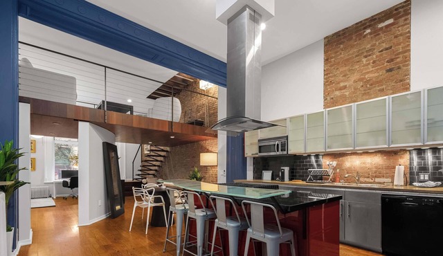 Village Art Loft by StayHaus | 1BR w/Private Garden