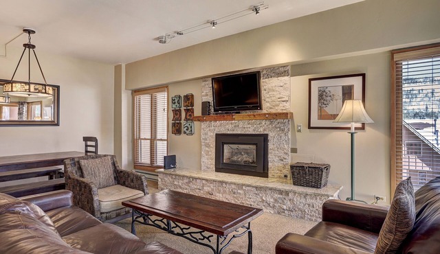 Village at Breckenridge Condos Sleeps 8 - Ski in Out + Walk downtown