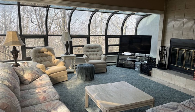 Village at Camelback ski in/out a few units from the slopes! Beautiful views!