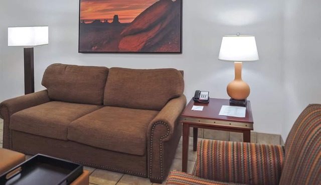 Village Charm at Modern Stay: Walkable Access to Everything l Two 2BR Units