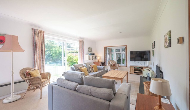 Village charm, great pub, close to beach, pet friendly property in Stoke Fleming