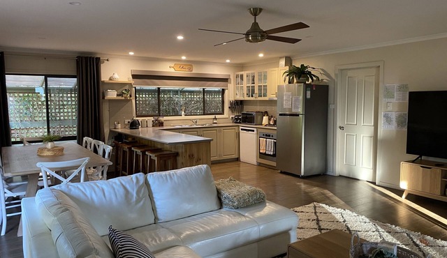 Village Cove - pet friendly close to lake & snow