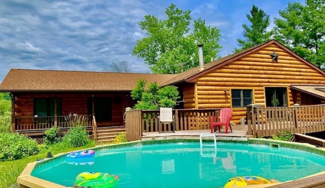Village Creek Lodge w/Hot Tub, Pool, & Fishing Pond