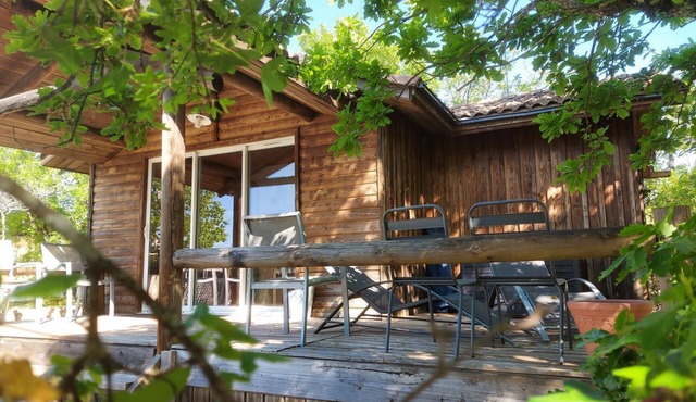 Village de gîtes La Truffière: Chalets in the heart of nature - heated swimming pool