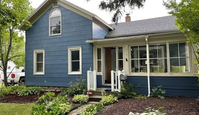 Village Gem - convenient, Spacious, 2 bedroom - Can be ADA Accessible