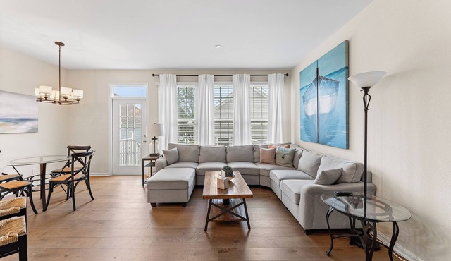 Village Green Dr 13 Townhouse