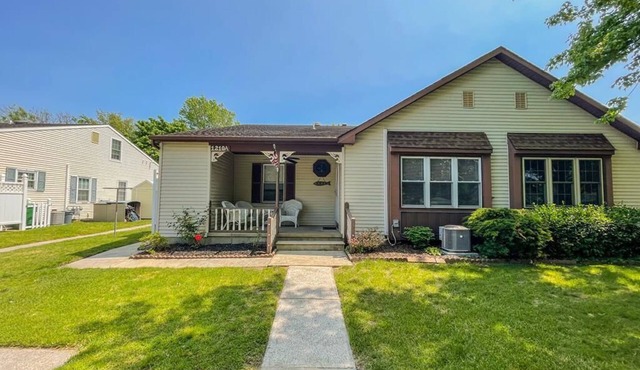 Village Green Quad (2BR/1BA) Centrally Located In Cape May!