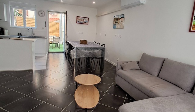 Village house with courtyard 10 minutes from the beach