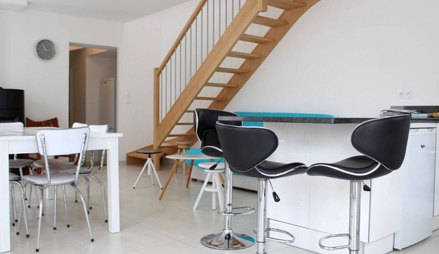 Village house with enclosed garden, sleeps 6, Saint Denis d'Oléron