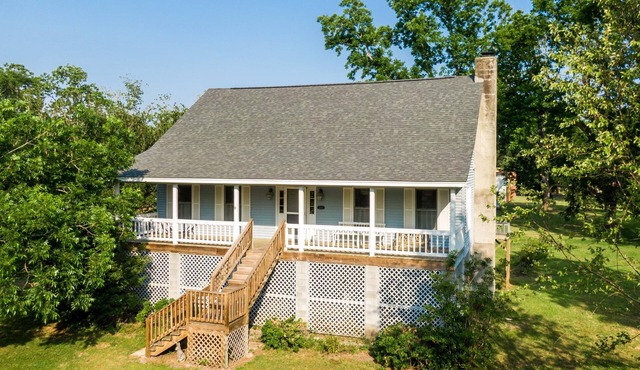Village Home located in the Village this home exudes Old Oriental charm