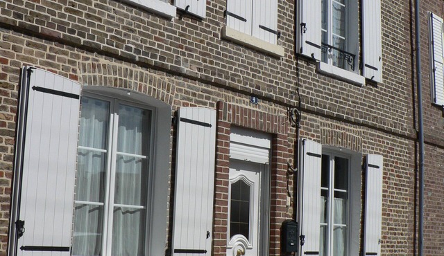 Village house 50M from the sea with veranda and courtyard on enclosed garden.