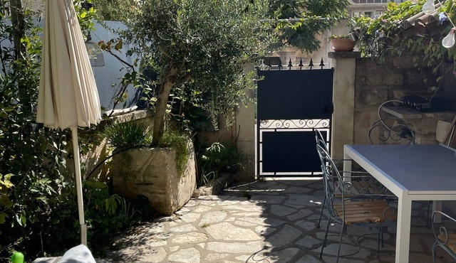 Village house between vineyards and Occitan countryside