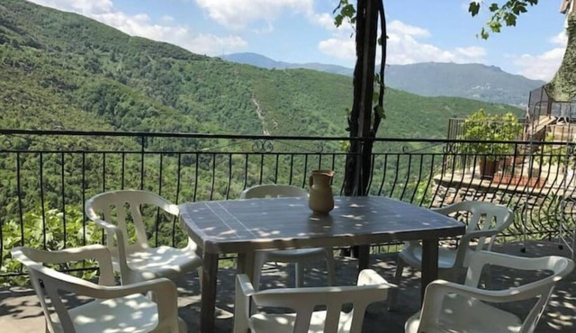 VILLAGE HOUSE BETWEEN SEA AND MOUNTAINS