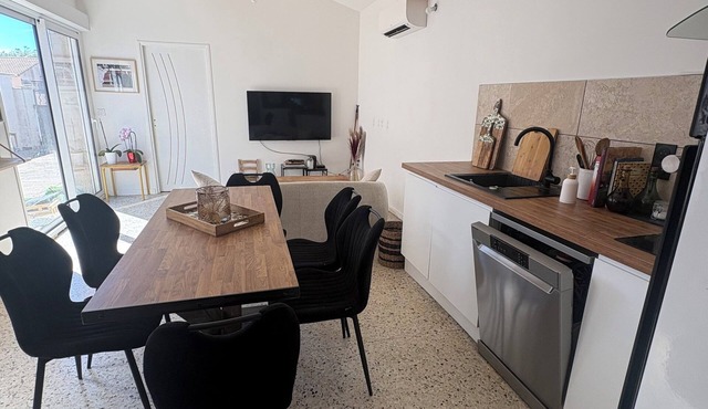 Village house in a small hamlet in the heart of the Petite Camargue