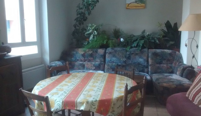 Village house on 3 floors, bright and in the heart of the historic center