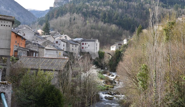 Village house on 3 levels comfortable, good benefits