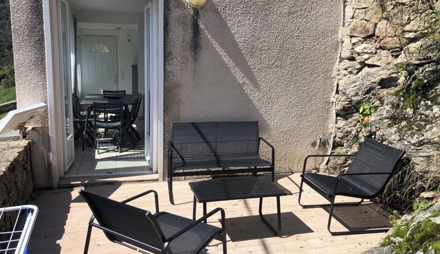 Village house with sea and mountain views, pets welcome!