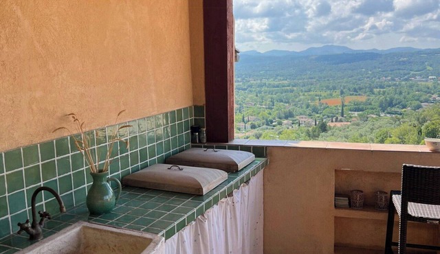 Village house with valley view in Tourrettes