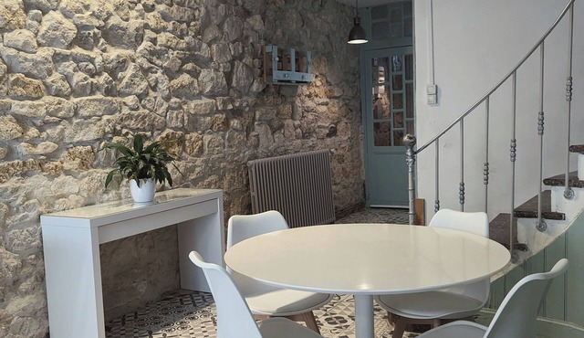 Village house with patio 5 minutes from the African Reserve