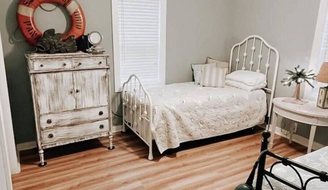 Village Lakehouse: Relaxing Getaway near the Beach