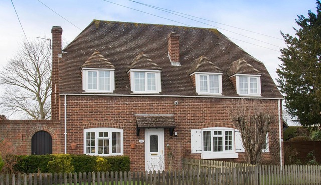 Village location close to Canterbury