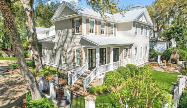 Village Paradise - Enjoy Island living at its best.