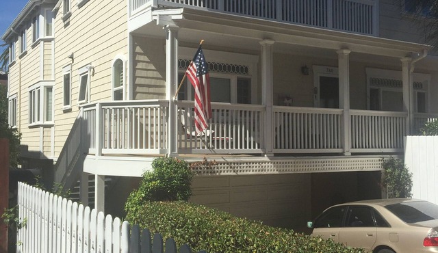 Village Penthouse—3bed2ba, half-block to park. Rate reduced for early departure