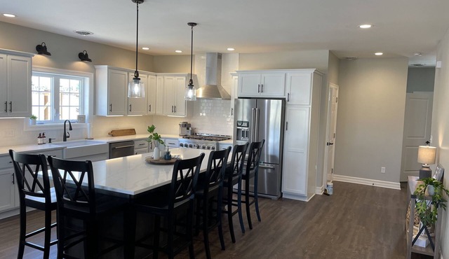 Village retreat, new condo loaded with amenities hot tub, fire pit, game room