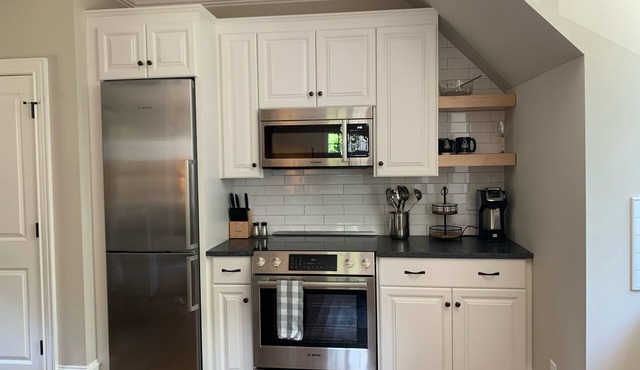 Village Studio -Five minute walk to campus: 12 mins. to town