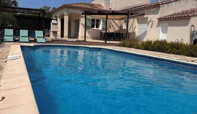 Village villa, private pool, canal du midi