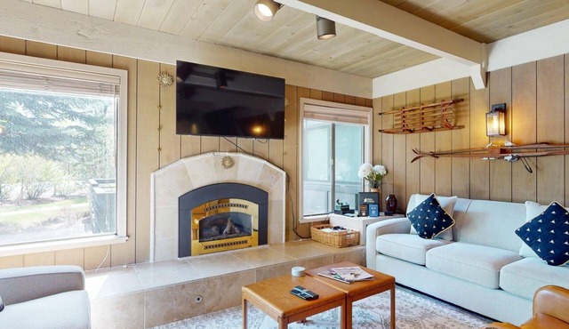 Villager Condo 1235 - In the Heart of Sun Valley Resort with Resort Pools