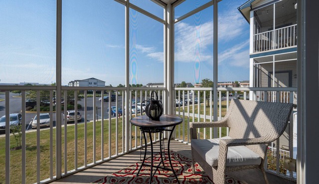 Villages of 5 Points Unit 3206 - Community pool, close to the bike path!