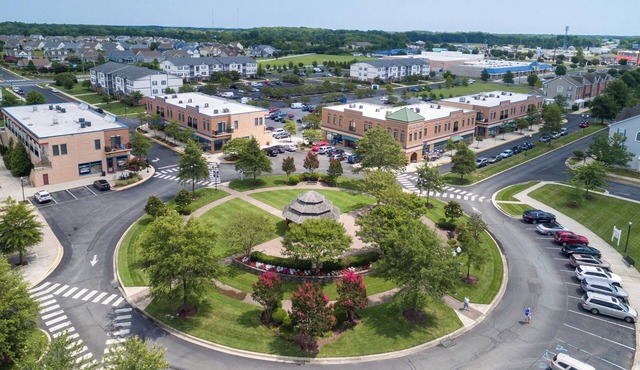Villages of Five Points 2nd floor condo - great location & amenities!