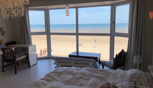 Villaloha, luxury home on the sea wall.