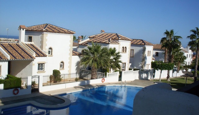 Villamartin 2 Bed Apartment, Golf, Beaches, Good Food and Sunshine!