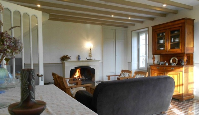 Villanelle - Pablo room, in the center of your desires.