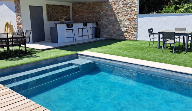 VillaPapyrusToulon, Heated pool, Jacuzzi, 3 bedrooms, 3 bathrooms, 3 WCs, Air conditioning.