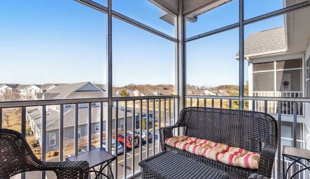 Villas At Bay Crossing homey condo with pool, beach gear, WiFi, and private W/D