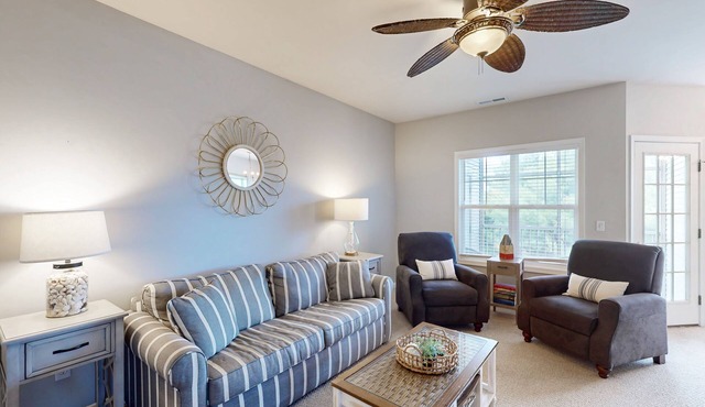 Villas at Bay Crossing pet friendly condo w/shared pool, balcony