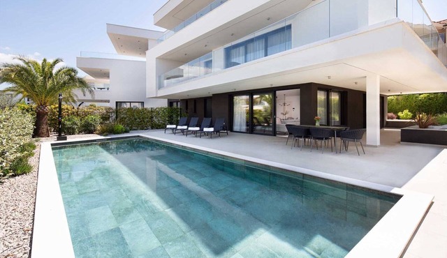 Villas Azimut - Luxury Apartment with Pool, Terrace and Seaview