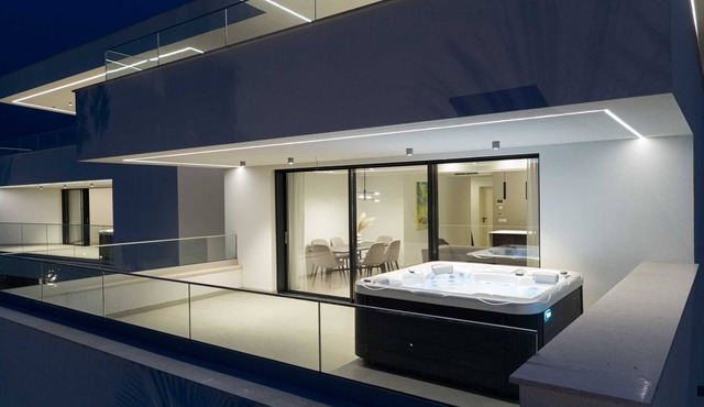 Villas Azimut - Luxury apartment with private Jacuzzi and sea view