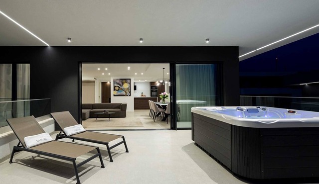 Villas Azimut - Luxury Penthouse with Whirlpool Terrace, and Stunning Sea View
