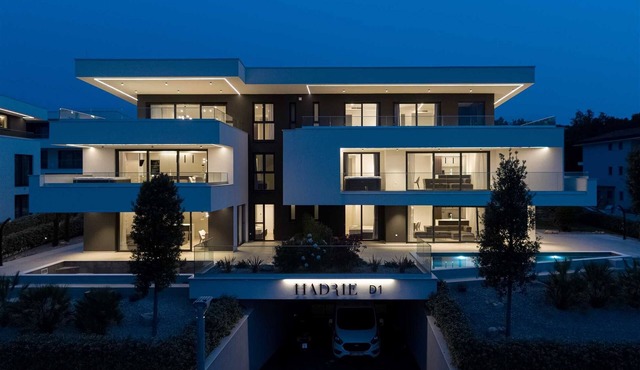 Villas Azimut - Penthouse Apartment: Luxury with private Jacuzzi and sea view