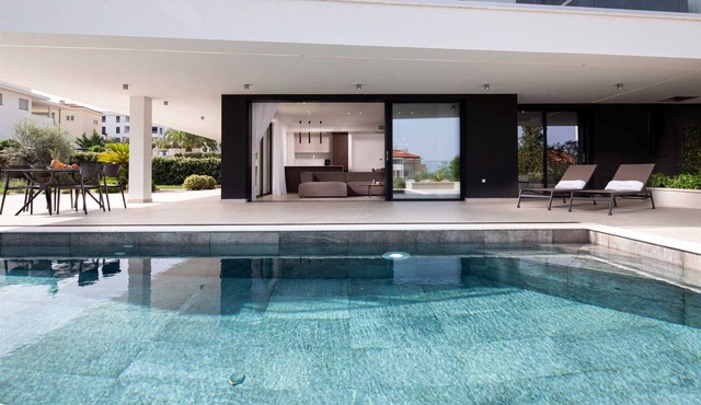 Villas Azimut – Superior Apartment with Pool, Terrace and Stunning Sea View
