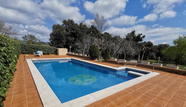 VILLAS COSETTE HOUSE MASIA CAN TIBAU surrounded by forests and fields